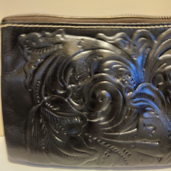 Patricia Nash "Cassini" Black Carved Leather Zip Wristlet/Pouch/Wallet Ret.$129 - Picture 2 of 5